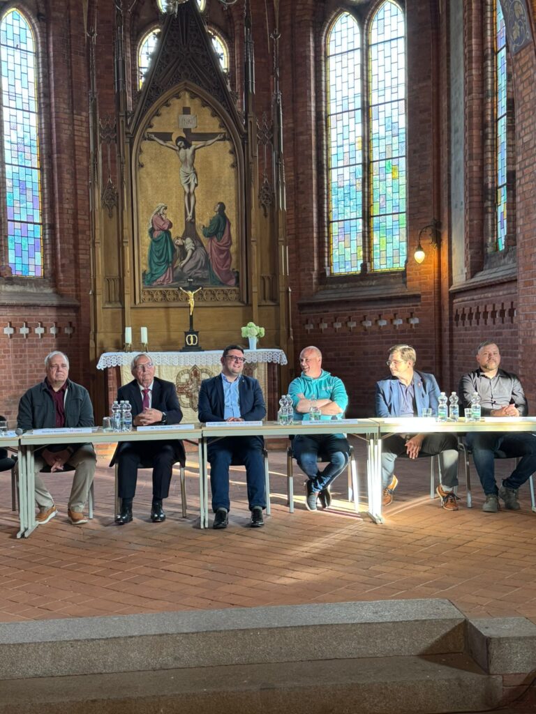 Podiumsdiskussion der Dömitzer Bürgerinitiative „LKW Raus“